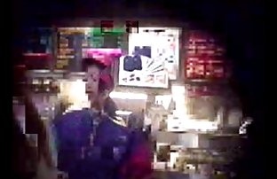 XXX: 在布鲁内特用手指抚摸一个洞开始暨
