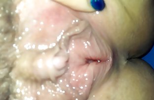 XXX: 黑人长公鸡满足白色丰满