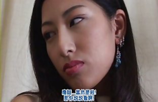 XXX: 魅力色情母亲为车上的成熟乘客提供性服务