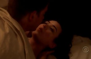 XXX: 俄罗斯姑娘与美丽的伸展显示粉红色的猫，不仅