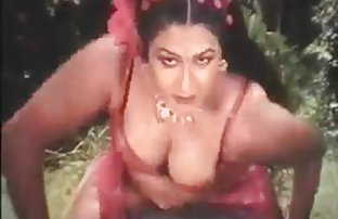 XXX: 白袜子的护士给后座的出租车司机